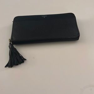 Black fossil zipper wallet in good condition